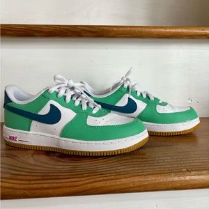 Nike Kids’ Grade School Air Force 1 shoes